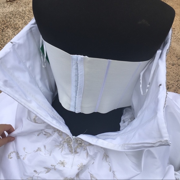 Taffeta Strapless Wedding/Gown, Beads & Embroidery NWT - Picture 9 of 10